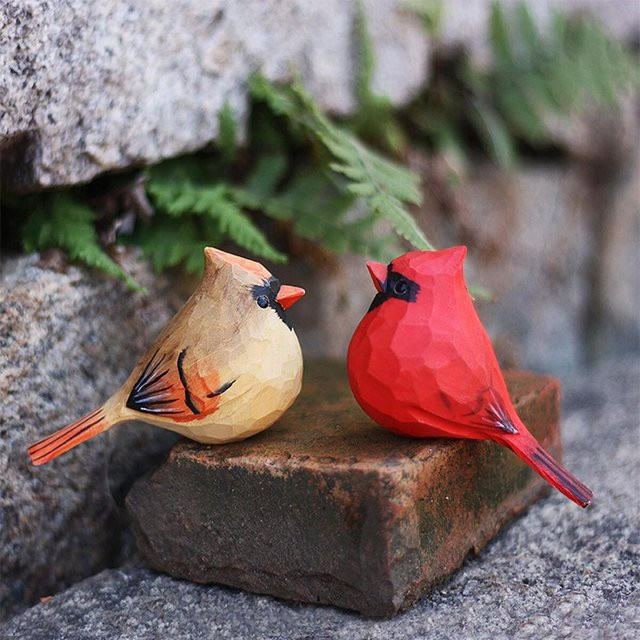 Handgemachte rote Vogel-Figuren aus Harz im Paar-Set von chenxiaogang, dekorative Kardinal-Statuen in Rot und Apricot für deine Tischdekoration im Retro-Stil - Bild 1
