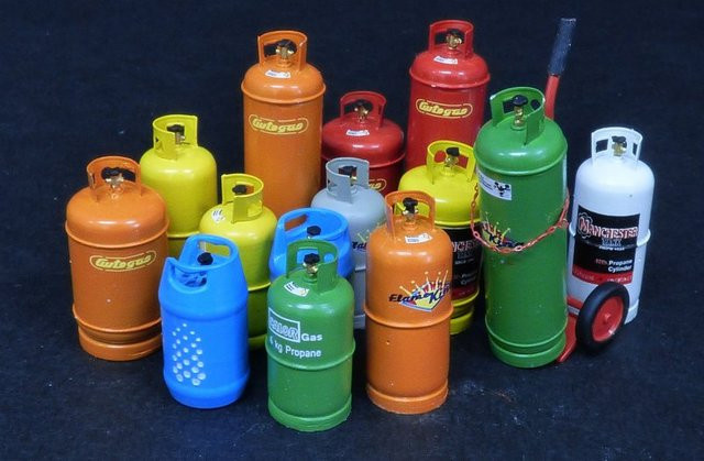 plusmodel Gas bottles-big, Modell, 1:35, Kunststoff, Bunt / Mehrfarbig - Bild 1