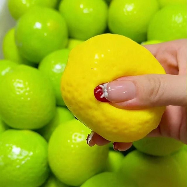 Knusprige Zitronen Squishies Stressball, Farbwechselnde Zitronen Squishy Fidget Spielzeug, ASMR Sensorisches Stressabbau Spielzeug - Bild 1