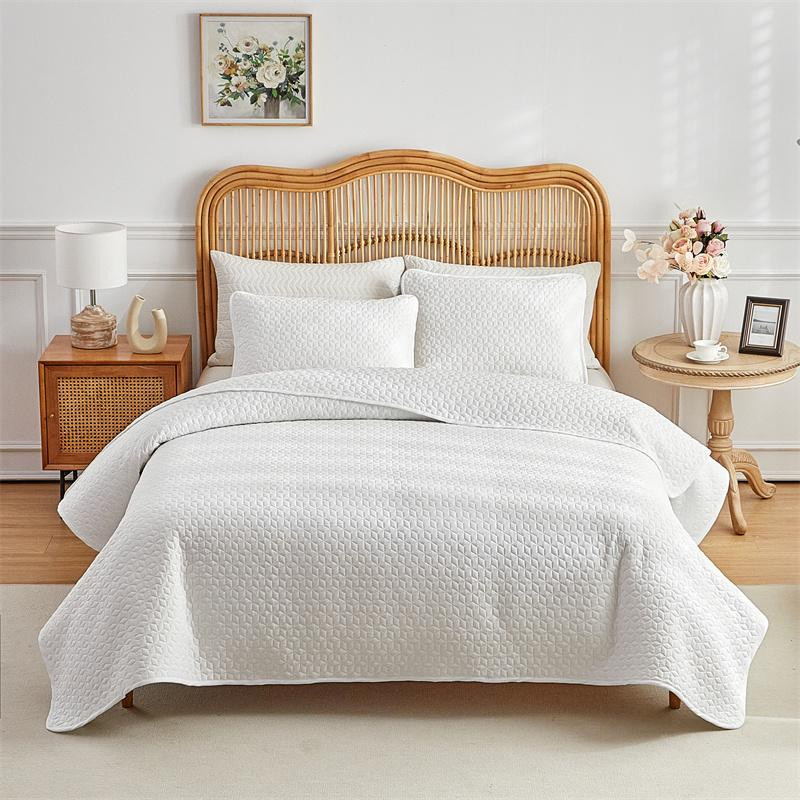 Yiran Furniture 3-teiliges Tagesdecken-Set in Weiß mit 1 Tagesdecke und 2 Kissenbezügen, Ultraschall-gesteppt, atmungsaktiv, B/T: 264 x 230 cm - Bild 1