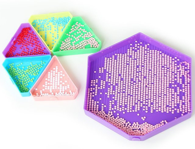 QIZITENG Hexagon Palette für Diamond Painting, DIY Zubehör Tablett und Kunststoff-Aufbewahrungsbehälter für Bohrer, Multicolour, Durchmesser: 16,5 cm - Bild 1