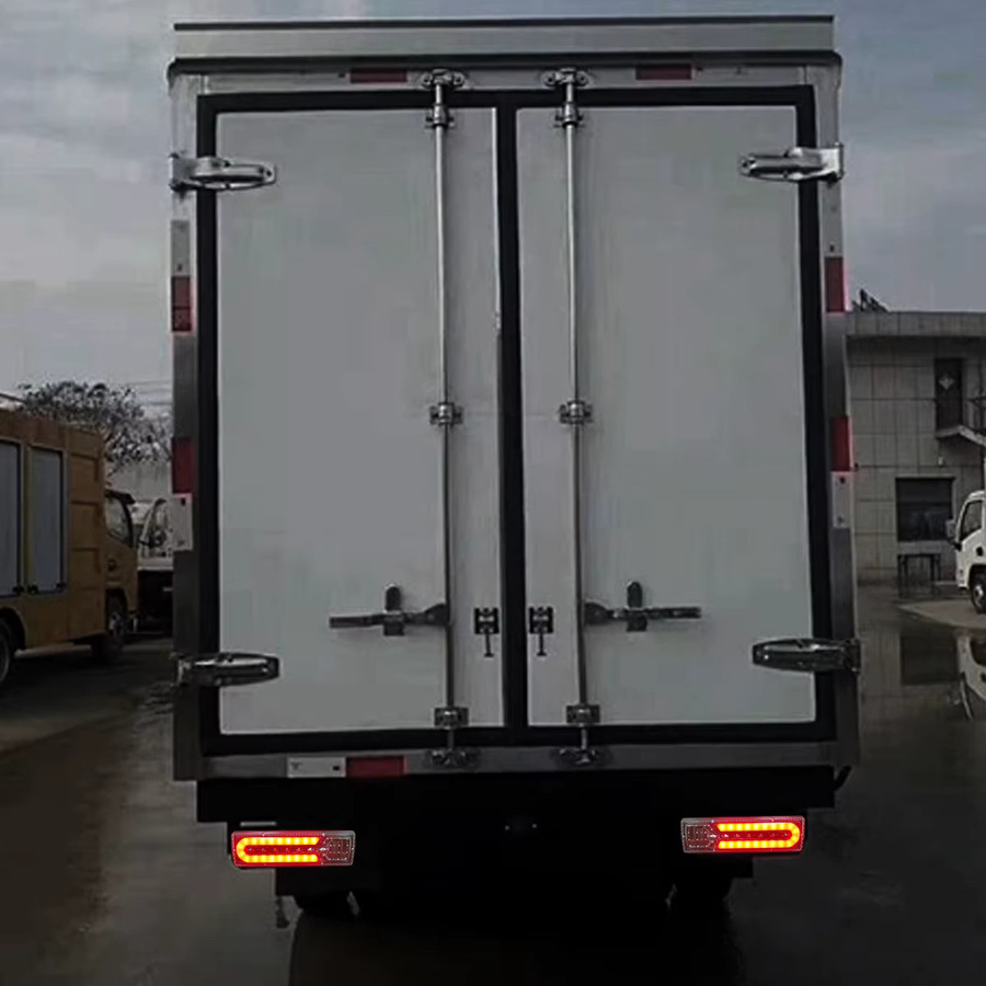 2 Stück p2max LED-Rückleuchten in Rot für LKW, Bus, Traktor und Wohnmobil mit Blinker, Bremslicht und Rückfahrlicht - Bild 3