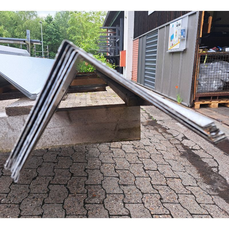 Friedrich von Lien AG Pultabschluss aus verzinktem Stahl in Silber, Länge: 3,00 m - Bild 1