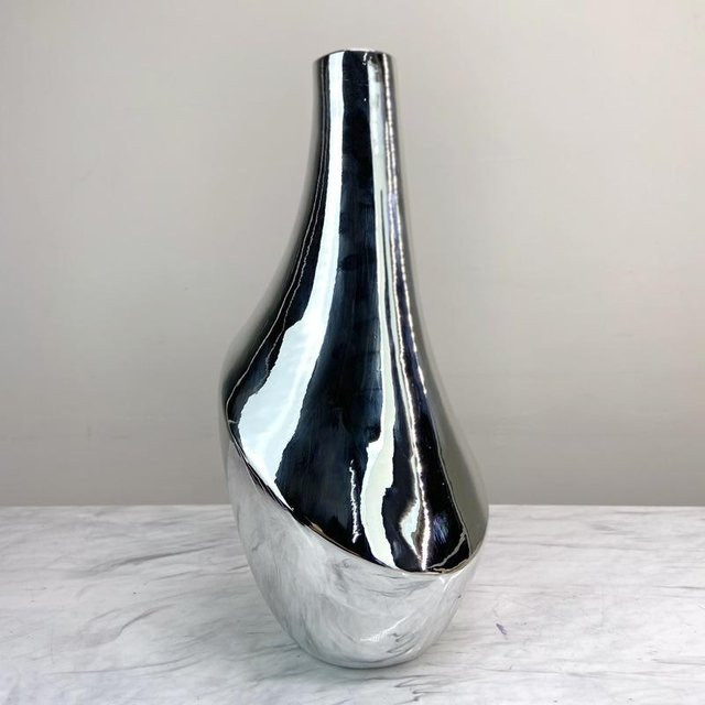Minimalistische Blumenvase in Silber für Desktop und Zuhause, Nordisch Modernes Design aus Kunststoff - Bild 1