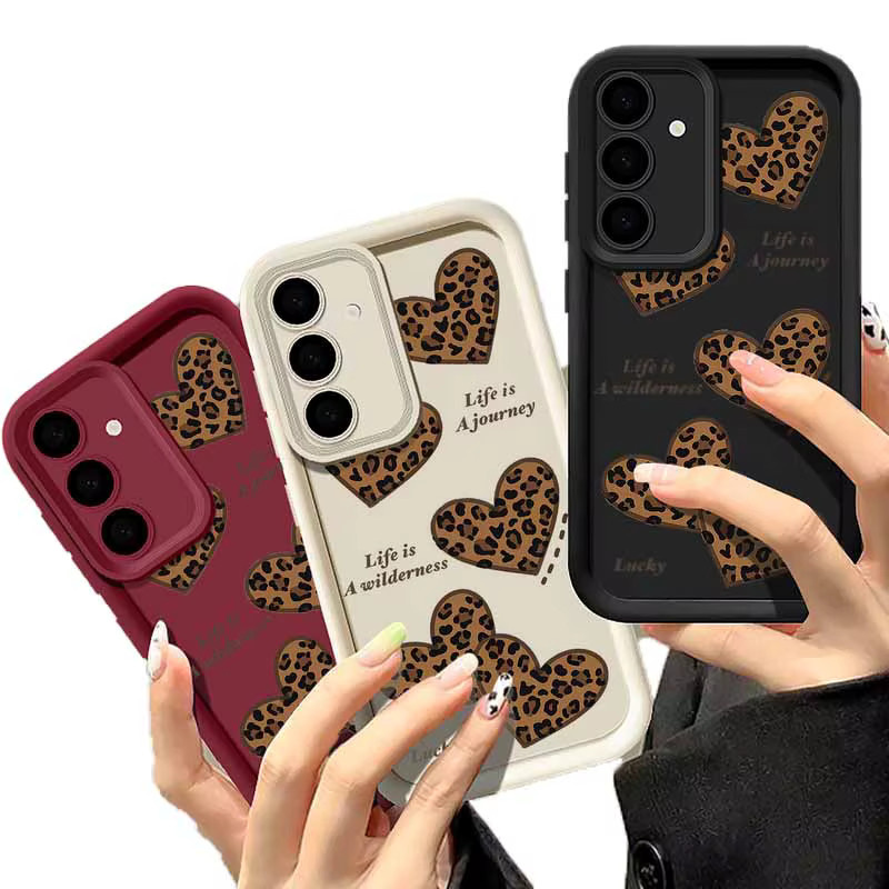 MOESOE Handyhülle mit Retro Leopard Print und Herzen für Samsung Galaxy S25 S24 S23 S22 Ultra FE A55 A54 A16 A15 in Multicolour und Weiß - Bild 5