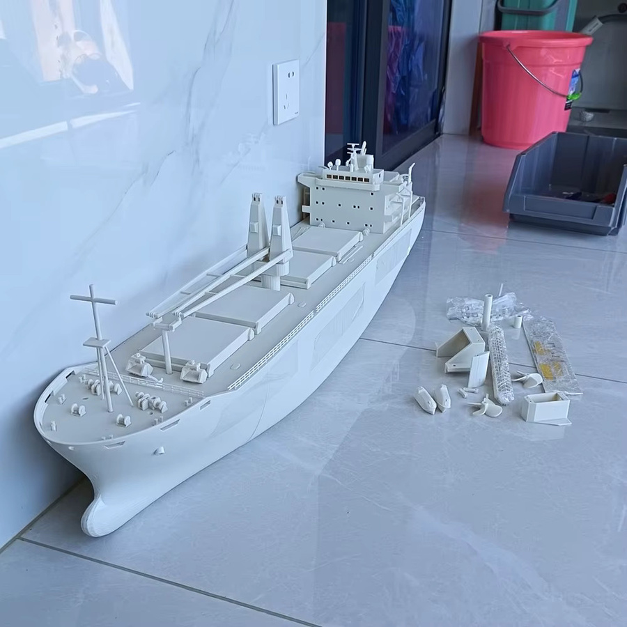 AT 99 MODEL RC Boot Simulation Fracht Boot, ferngesteuert, ab 14 Jahren - Bild 1
