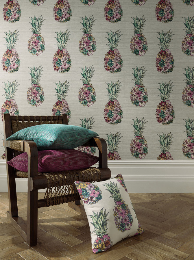 Osborne & Little Tapete Ananas in Pink und Purple mit floralem Botanical Design - Bild 1