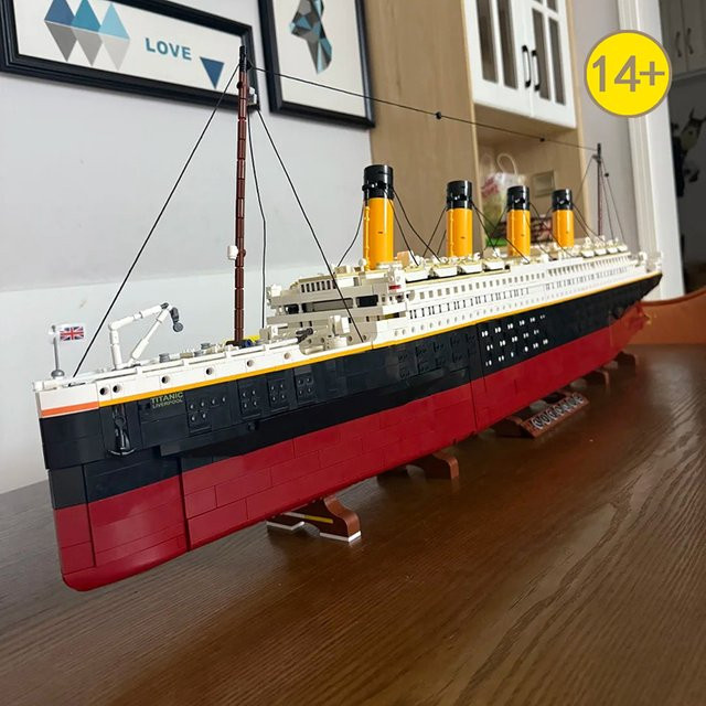 Hot Toys Kreuzfahrtschiff-Modell-Bauset, 9090 Teile, ab 14 Jahren - Bild 1