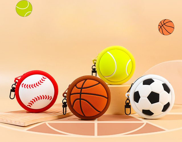 Silikon Schutzhülle mit Basketball und Fußball Design für Apple AirPods Pro 2, AirPods 4, 3 und 1 inklusive Aufbewahrungstasche und Anhänger - Bild 1