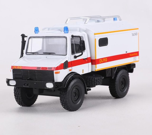 Linyi toy car Unimog U1300L Krankenwagen, Legierungsmodellauto, 1:64, schwarz, ab 14 Jahren - Bild 1