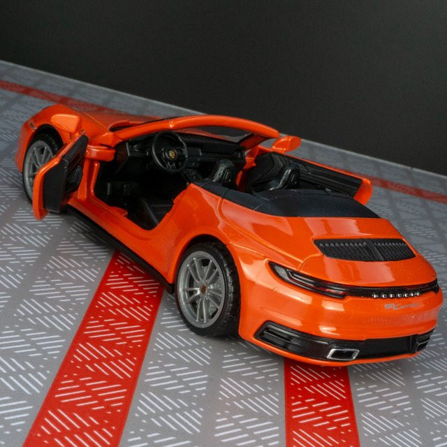 Porsche 911 Carrera Automodell, 1:32, Metall, mit Licht und Sound, Orange - Bild 1