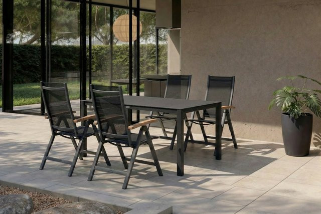 OUTFLEXX Garten-Essgruppe aus Aluminium und Spraystone in Anthrazit Matt mit 4 Klappstühlen und Teak-Armlehnen, B/T/H: 160 x 95 x 74 cm - Bild 1