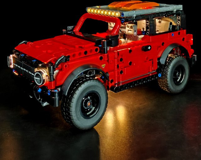 LYBMTWF LED-Beleuchtungsset für Lego 42213 Rennwagenmodell in Schwarz (ohne Bausteine) - Bild 1