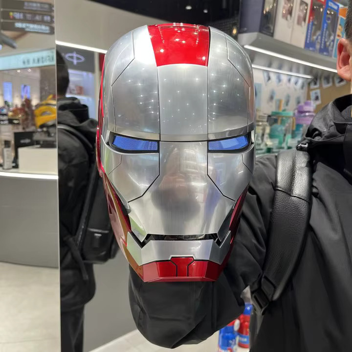 Marvel Iron Man Helm 1:1 Mk5 mit Licht und Voice Control für Erwachsene - Bild 3