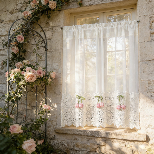 Tiyana Transparenter Kurzvorhang mit weißer Tulpen-Spitzenstickerei im Shabby Chic Stil - Bild 1
