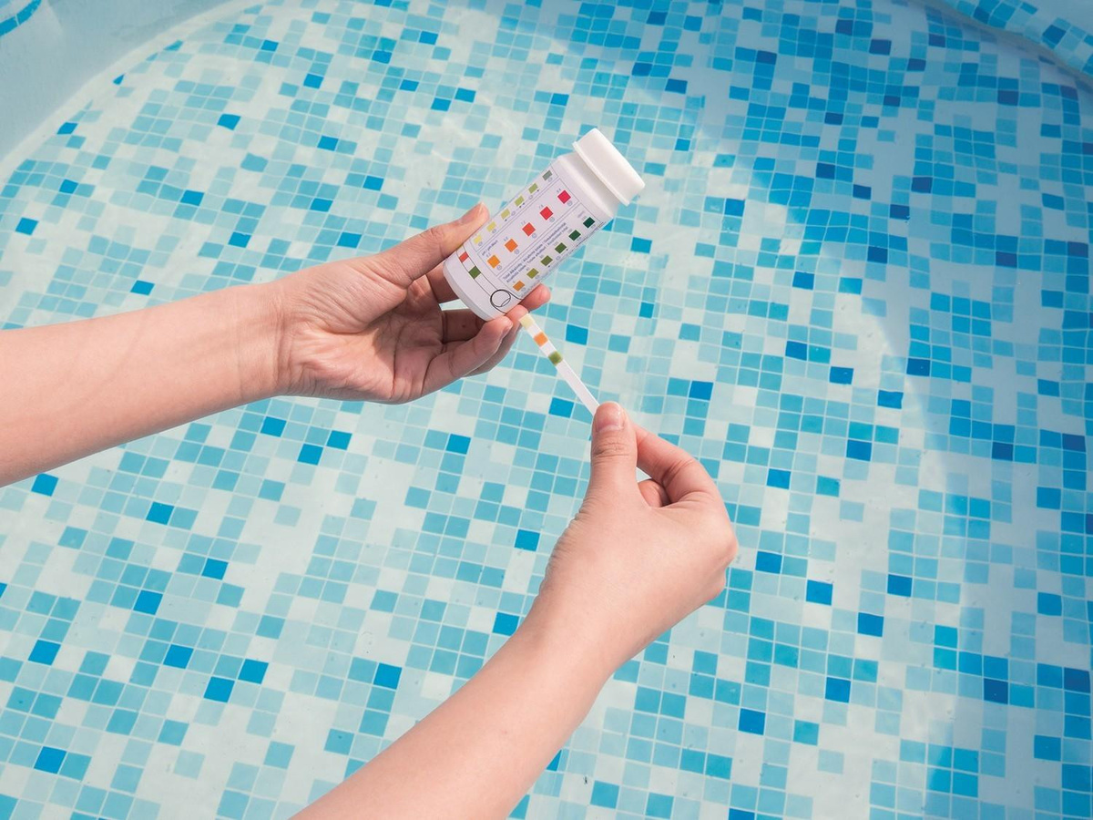 Bestway 3-in-1 Teststreifen für pH-Wert, Wasseralkalinität und Chlor in Weiß - Bild 3