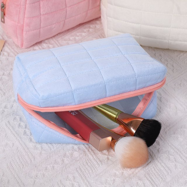 Niedrige Plüsch Make-up-Tasche als Kosmetiktasche und Organizer für Hautpflege in Beige - Bild 1