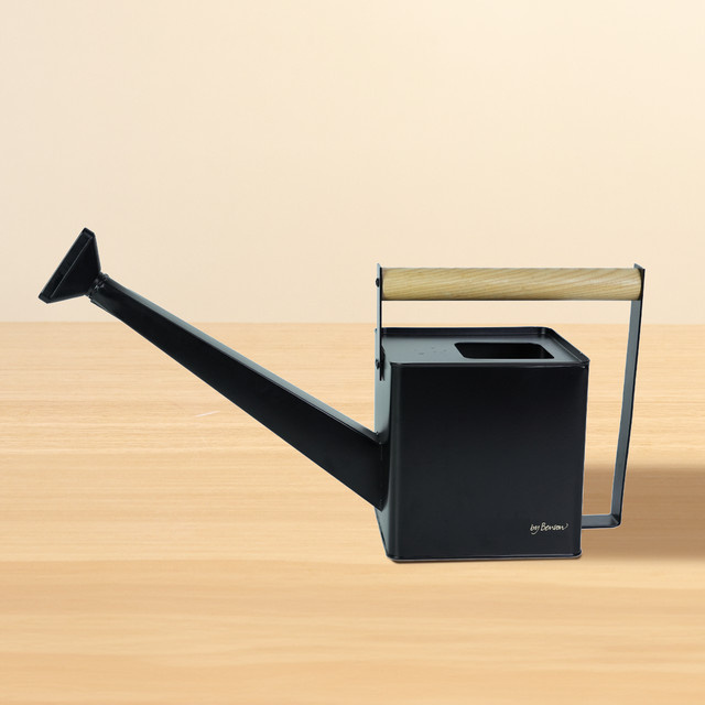 Benson Premium Gießkanne aus Eschenholz in Schwarz von Green Living - Bild 1