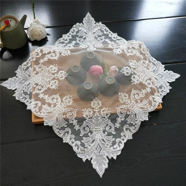 Besticktes Platzset aus Baumwolle in Weiß, quadratisch, B/B: 40 x 40 cm - Bild 1