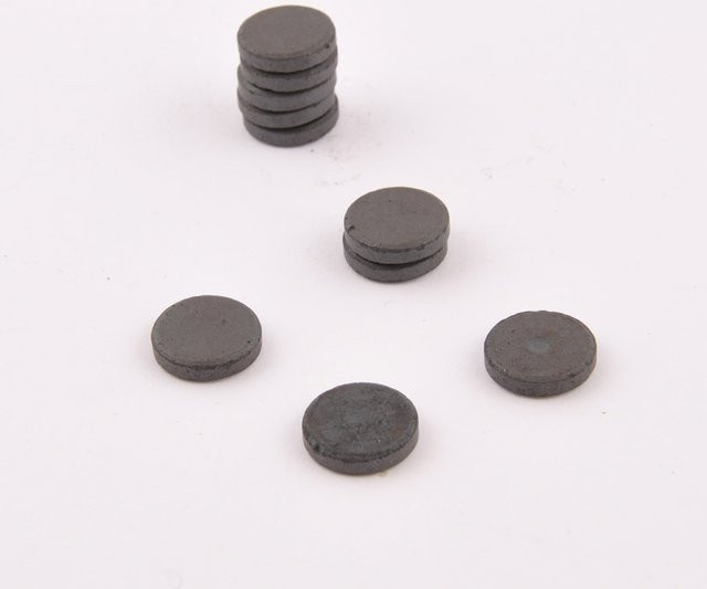 Glorex Haftmagnete 10 Stück, Durchmesser: 1,75 cm, Höhe: 0,4 cm - Bild 1
