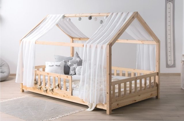 TiCAA Kinderbett Hausbett Kim aus Kiefer Massivholz mit Tüll und Rolllattenrost für Jungen und Mädchen in Natur und Weiß, Montessori Bett mit variablem Rausfallschutz - Bild 1