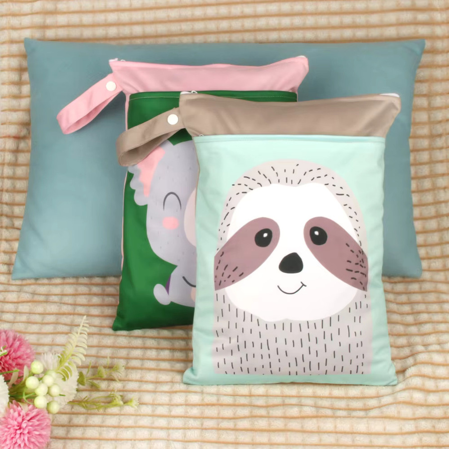 Babyshow Wasserdichte Wickeltasche als Nass- und Trockentasche in Multicolour, B/H: 35 x 25 cm - Bild 3