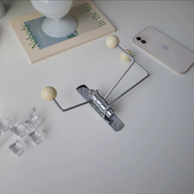 Yiran Furniture Wandmontierter Kleiderhaken aus Massivholz und Metall in Grau - Bild 1
