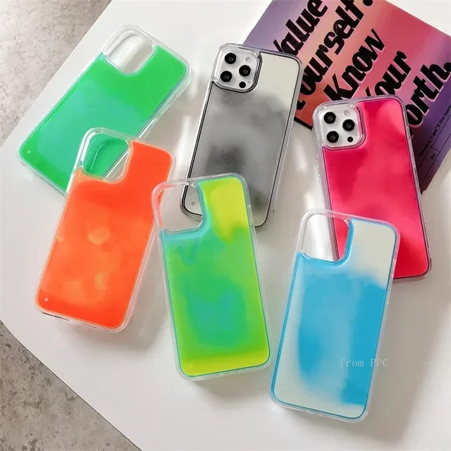Leuchtende Quicksand Handyhülle mit Liquid Glitter Effekt für iPhone 15 Pro Max und iPhone 16 Pro, Glow in the Dark Design - Bild 1