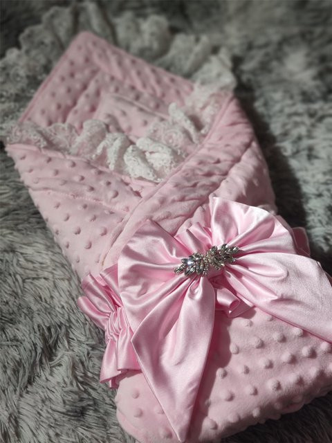 Ultra-weiche Baby Winter Puckdecke mit französischer Spitze aus Polar Fleece in Rosa für Neugeborene - Bild 1