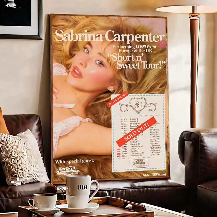 Selbstklebendes Sabrina Carpenter Portrait Poster in Schwarz und Multicolour, Rechteckiges Wanddekor im Retro-Stil, B/H: 20 x 20 cm - Bild 2