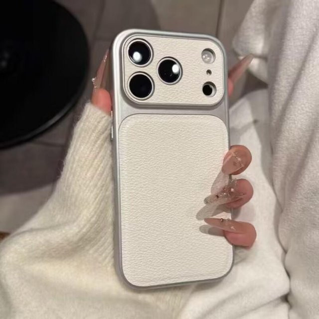 Stoßfeste Handyhülle aus Litschi-Leder für Apple iPhone 13 bis iPhone 17 Pro Max in Weiß - Bild 1