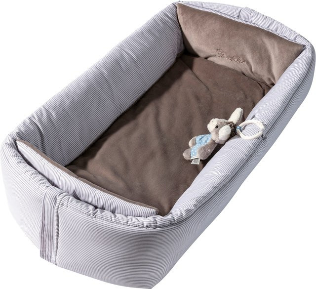 Sterntaler Kuschelnest für Babys aus Waffelpiqué in Grau mit gestreiftem Wende-Design - Bild 1