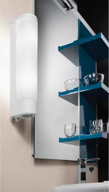 Eglo Wandleuchte Bari 1 mit Steckdose in Weiß für das Badezimmer - Bild 1