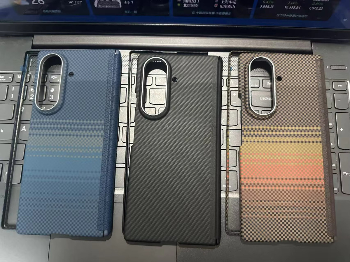 Samsung Galaxy Z Fold 8 und Fold 7 SE MagSafe Schutzhülle aus echter Aramid-Carbonfaser mit Scharnierschutz in Milchstraßen-Mondaufgang-Design, Farbe: Orange - Bild 1