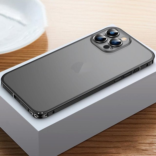 QGeeM Schutzhülle für iPhone 14, 13, 12 Pro Max aus Aluminiumlegierung mit durchscheinender PC-Rückseite in Schwarz - Bild 1