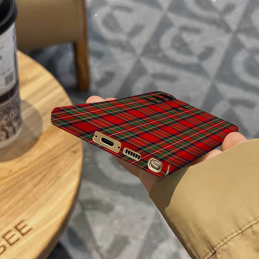 Stoßfeste Doppelschicht Handyhülle mit rot-grünem Weihnachts-Karomuster für Samsung Galaxy S25 Ultra, S24 und S23 Ultra Plus - Bild 5