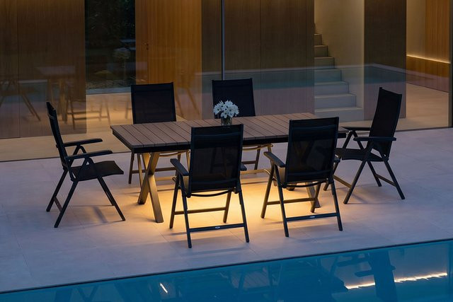 Kettler Garten-Essgruppe mit LED-Beleuchtung in Anthrazit und Holzimitat, bestehend aus einem rechteckigen Tisch und 6 Klappstühlen aus Aluminium, Holzimitat und Textilene - Bild 1