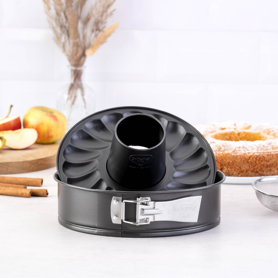 Dr. Oetker Springform Classic mit Flach- und Rohrboden aus Keramik und Stahl, Schwarz, Durchmesser: 24 cm - Bild 2