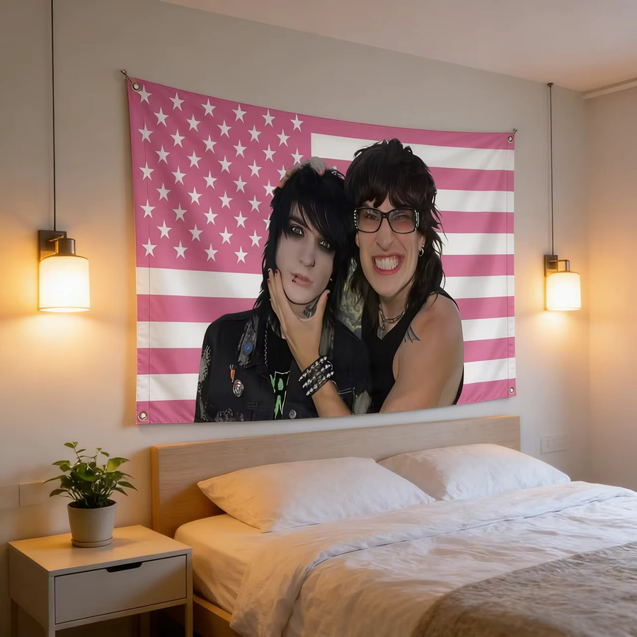 MadeInUU Wandteppich mit Jake- und Johnny-Motiv in Rosa mit amerikanischer Flagge und Sternen, dekoratives Textil für dein Zuhause, B: 60 cm, H: 40 cm, T: 40 cm - Bild 2
