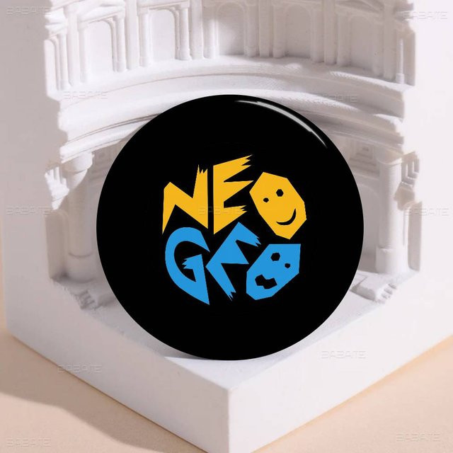 SNK Brosche, Neo Geo, 58mm, Unisex - Bild 1