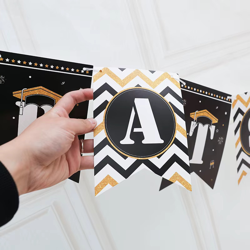 ZQNYCY Glückwunsch Girlande für die Abschlussfeier mit Sternen aus Papier in Schwarz und Gold - Bild 4