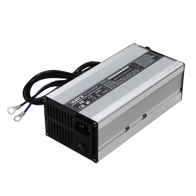 WATE Li-Ion Ladegerät 54,6 V 12A für 48V 13s Batterien in Silber mit Aluminiumgehäuse und Smart Fan - Bild 2