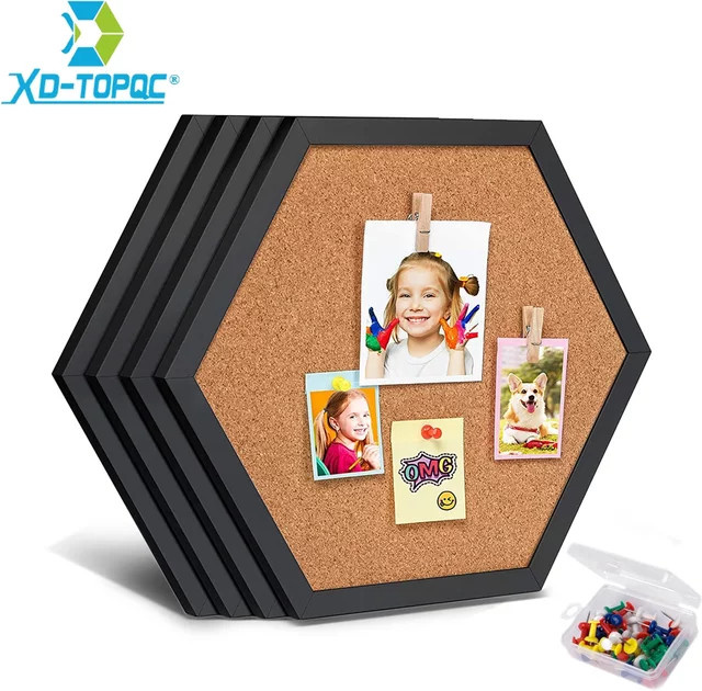 Sechseckige Korktafel mit Holzrahmen in Braun als dekorative Pinnwand und Nachrichtentafel im modernen geometrischen Design - Bild 1