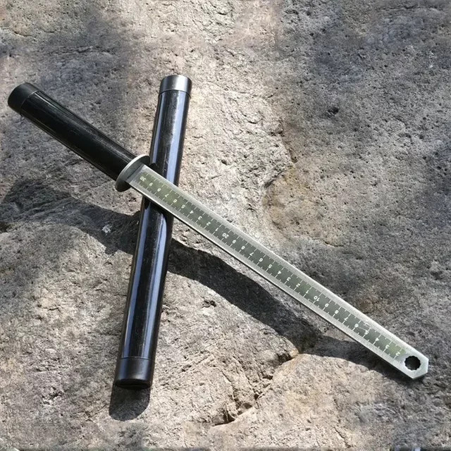 Multifunktionales Lineal aus kohlenstoffhaltigem Stahl mit integriertem Schmiedekreuz und Langschlüssel als Werkzeug für die Autowerkstatt in Silber - Bild 1