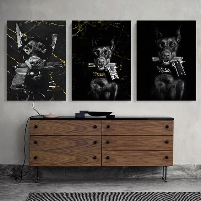 Potdemiel Leinwandmalerei Dobermann und Löwe mit Pistole in Schwarz Modernes Wandbild für dein Zuhause - Bild 1