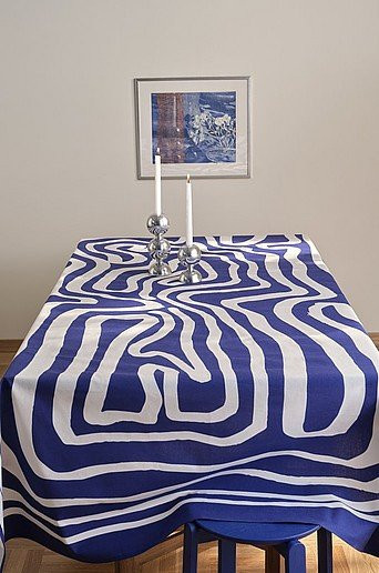 Jotex Tischdecke LABYRINTH in Blau mit grafischem Design, rechteckig, aus Baumwolle, waschbar bei 40°C - Bild 1
