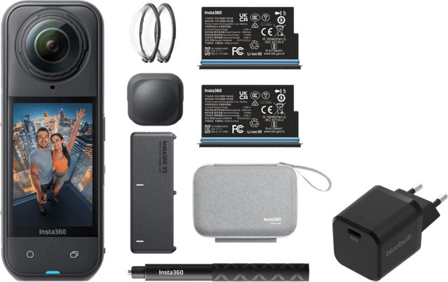 Insta360 X5 Essentials Bundle Action Camera in Schwarz mit BlueBuilt Ladegerät - Bild 1