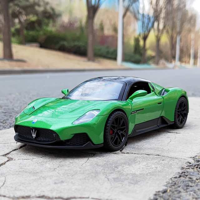Maisto MC20 Modellauto, Metall, 1:22, mit Licht und Sound - Bild 1