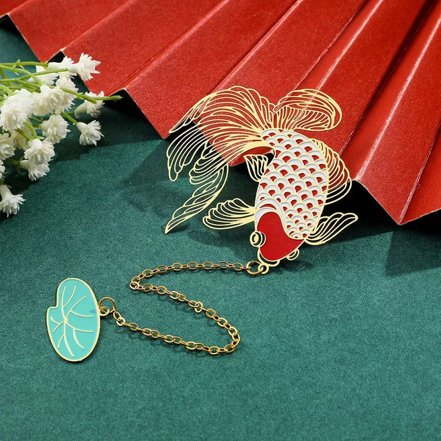 Exquisites Goldfisch-Lesezeichen aus Metall im Vintage-Stil in Gold - Bild 1