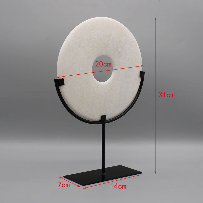 Rundes Glücksstein-Display aus weißem Marmor mit Metallsockel, dekorative Steinscheibe in Eastern Tide Design - Bild 1